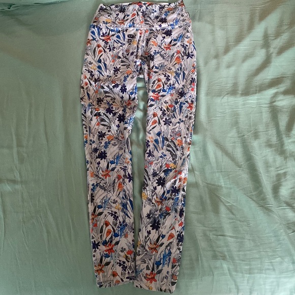 Fabletics Flower Leggings - Picture 1 of 5